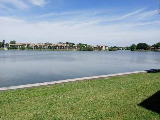 Building Photo - 536 Orange Dr