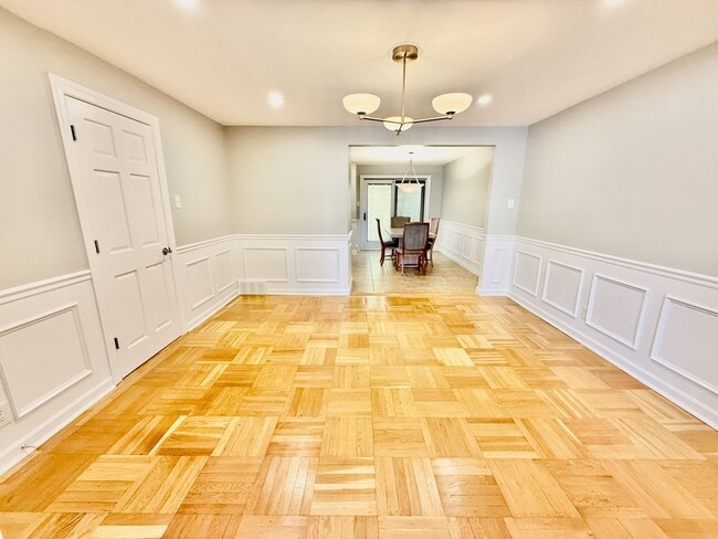 Building Photo - RARELY Offered completely RENOVATED PACKER PARK 3 Bedroom/2.5 Bath HOME w/ Central AC-HARDWOOD Fl...