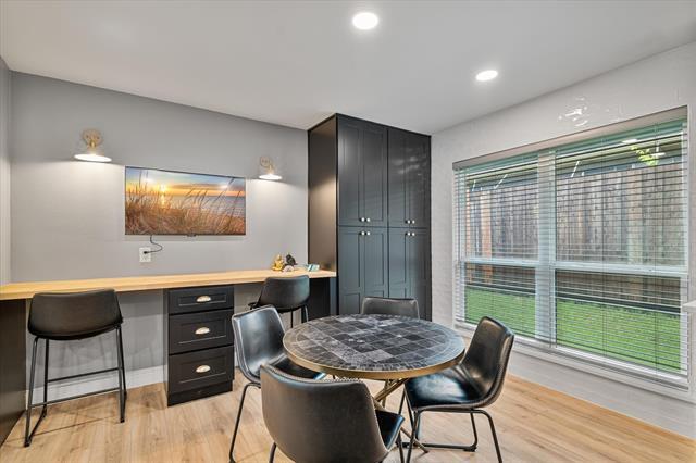 Building Photo - 2833 Meadowbrook Dr
