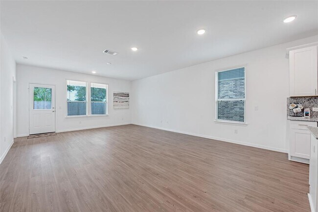 Building Photo - 340 Appaloosa Dr