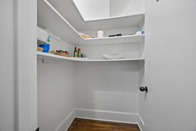 Building Photo - 2148 W Belle Plaine Ave