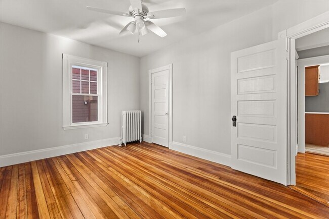 Building Photo - 22 Lewis St