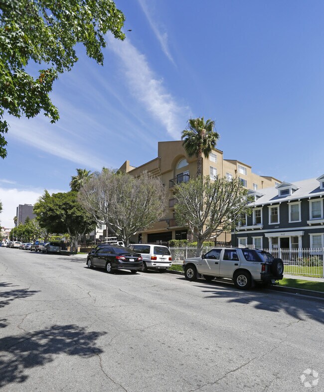 Building Photo - 836 S Berendo St