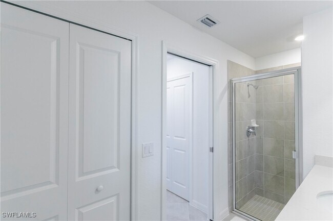 Building Photo - 15345 Grn Acrs Ave