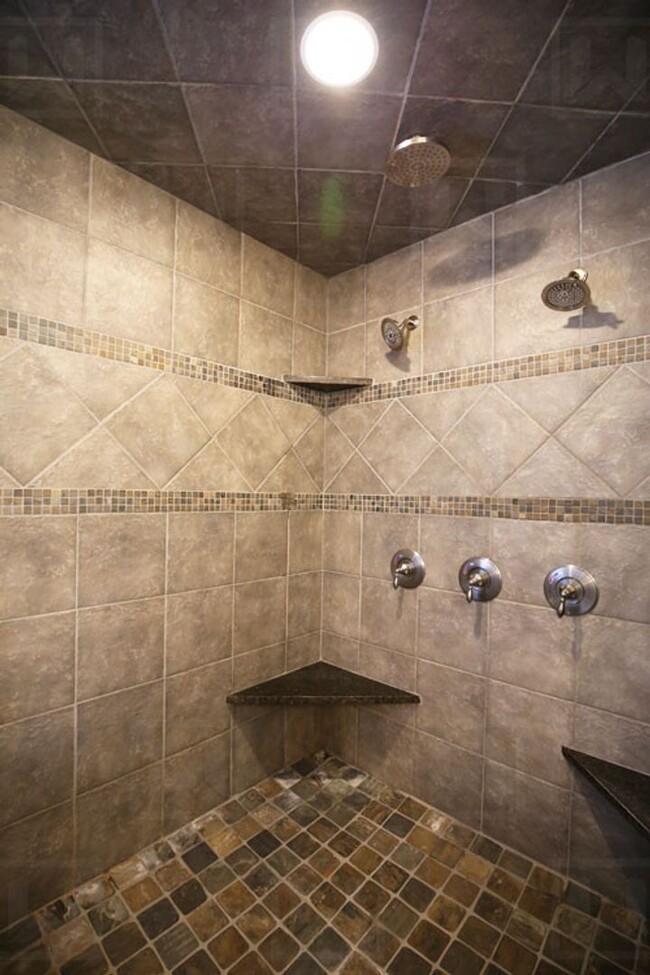 Building Photo - 3 Bedroom 3 Bath Executive Home in Mountai...