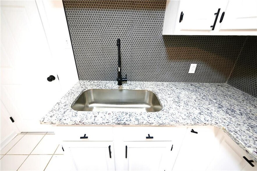 Building Photo - 88 Lucia Dr SE