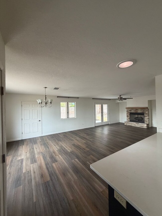 Building Photo - 1118 E Katherine Dr