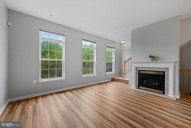 Building Photo - 556 Rhapsody Ct