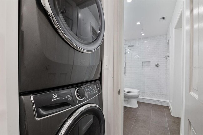 Building Photo - 2506 SW 9th Dr