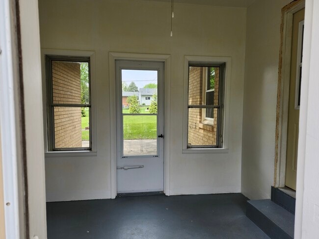 Building Photo - 6618 South Dr