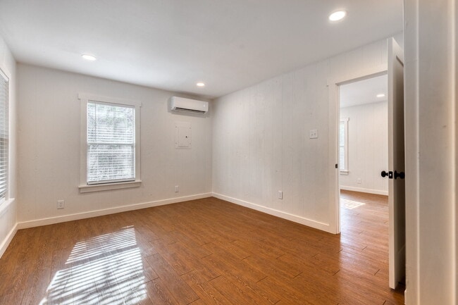 Building Photo - 9871 Menchaca Rd