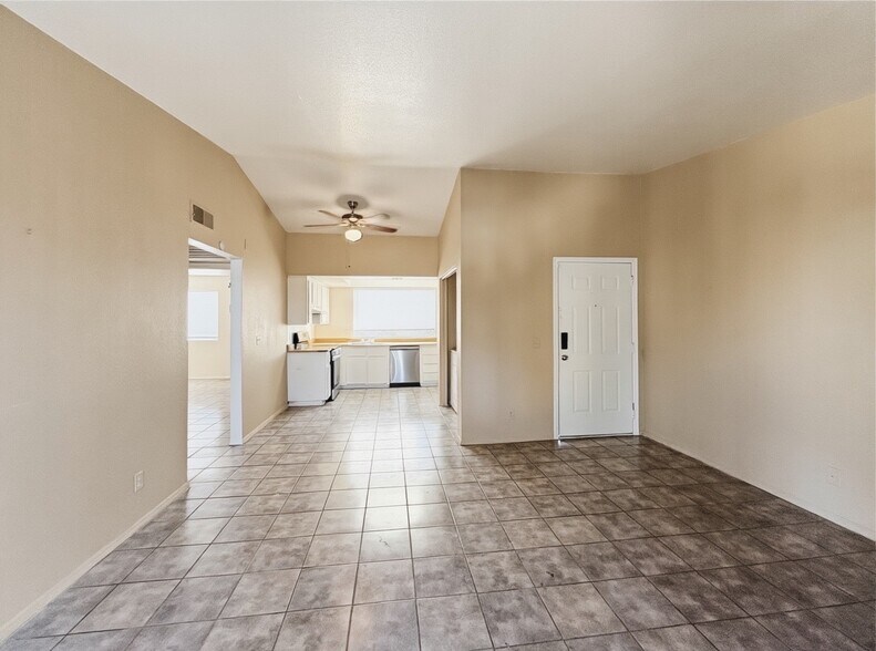 Building Photo - 10820 N 16th Ave