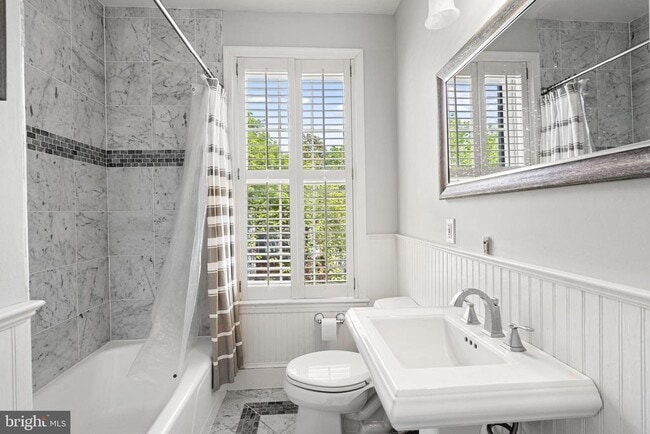 Building Photo - 400 S Lee St