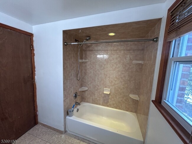 Building Photo - 425 Amon Terrace