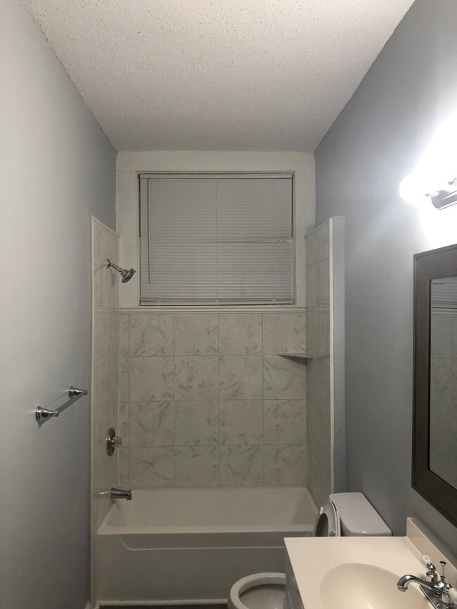 Building Photo - 903 1st Ave