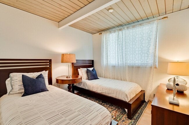Building Photo - Gorgeous 4 Bed, 2 Bath Eichler in Sunnyvale