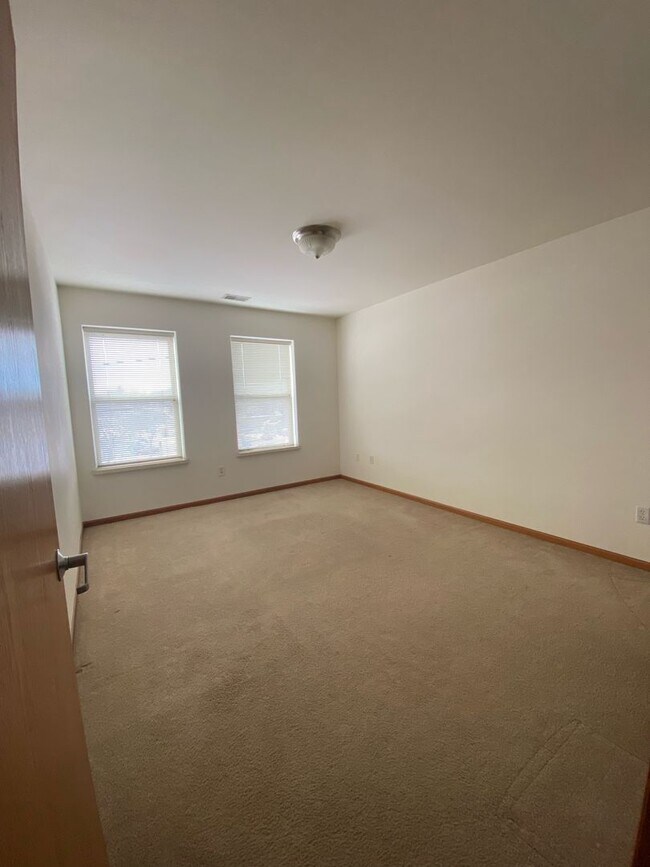 Building Photo - Luxury One-bedroom apartment in downtown S...