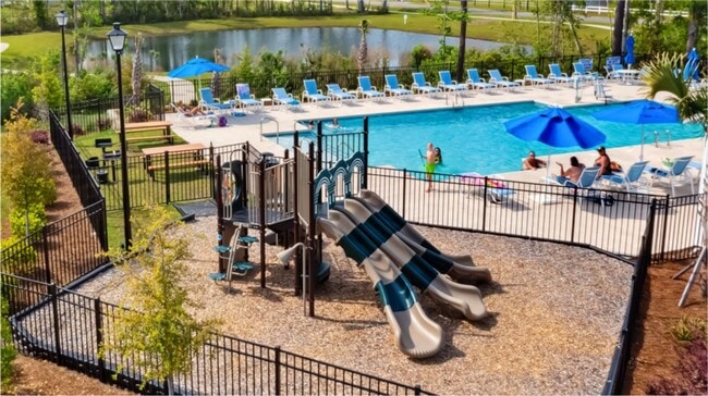 Building Photo - FOUR Bedrooms! SUPREME location! New & mov...