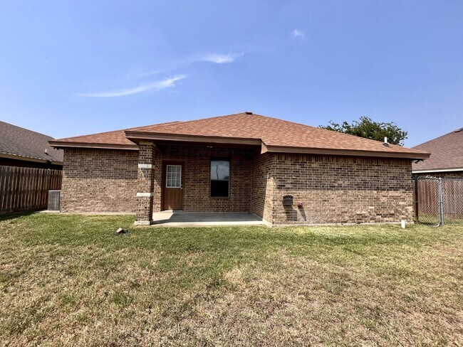 Building Photo - 302 E Gabriella Ave