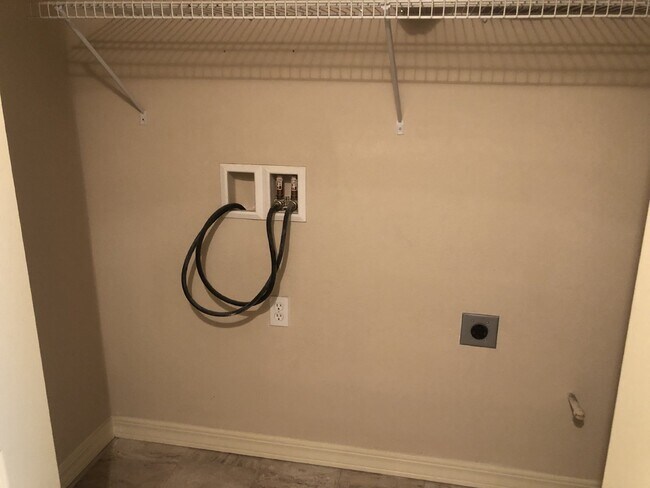 Building Photo - 6216 Lovebird Ln