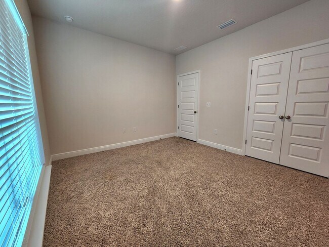 Building Photo - Antietam Lakeside Retreat: 4/2 Home in a Fun-Filled, Pool Neighborhood