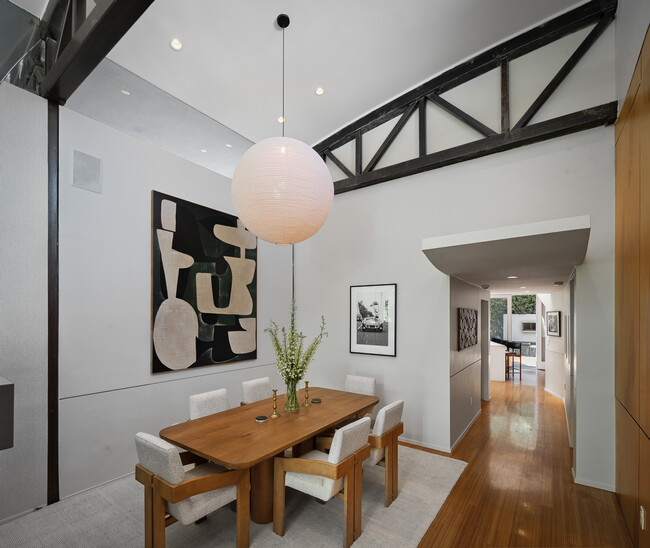 Building Photo - 8735 Dorrington Ave