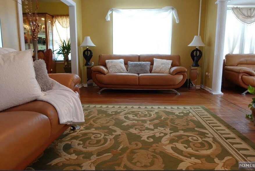 Building Photo - 1153 Queen Anne Rd