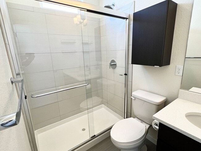 Building Photo - Luxury Slot-Style Town Home in the Heart of RiNo