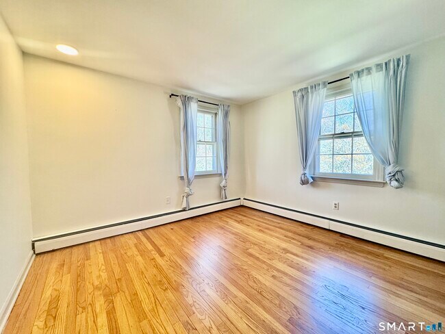 Building Photo - 14 Bower Rd