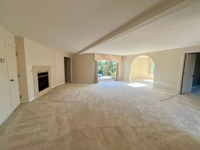 Building Photo - 5 Bedroom in Gated Birch Bay Community!