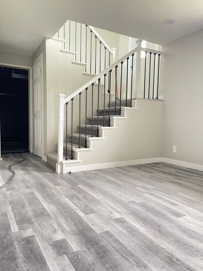Building Photo - Newly rebuilt house in the heart of Elkhorn
