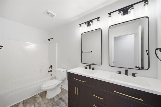 Building Photo - 2000 Millstone Dr SW