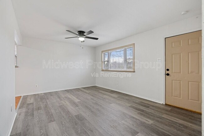 Building Photo - 1414 E Pitman Ave