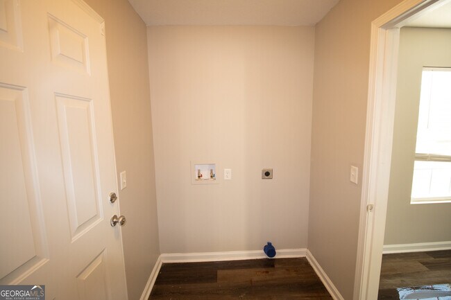 Building Photo - 304 S Bridgeport Dr