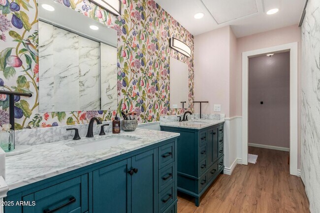 Building Photo - 518 E Kerry Ln