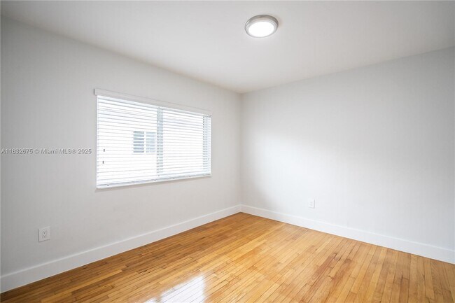 Building Photo - 117 S Shore Dr