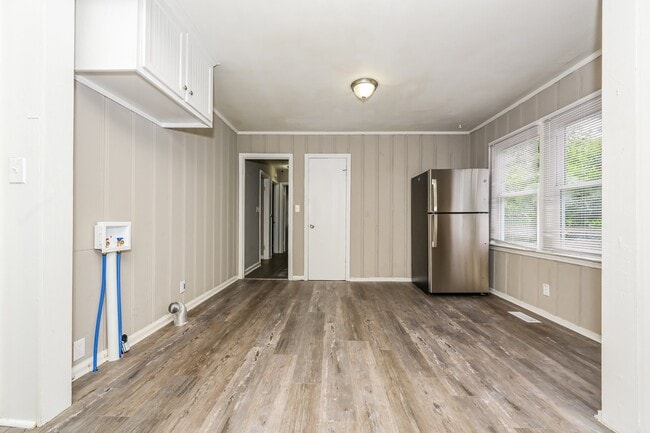 Building Photo - 531 Rogers Dr