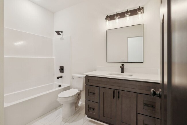 Building Photo - 815 Oconnor St