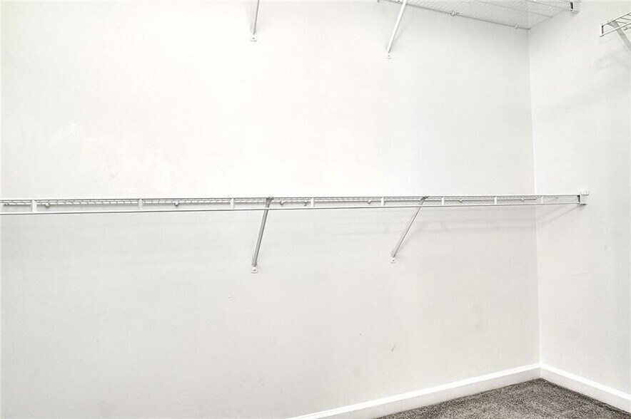 Building Photo - 130 Springbottom Dr SE