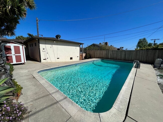 Building Photo - Lower South Shores SFR | 2Bed/2Bath | Swim...