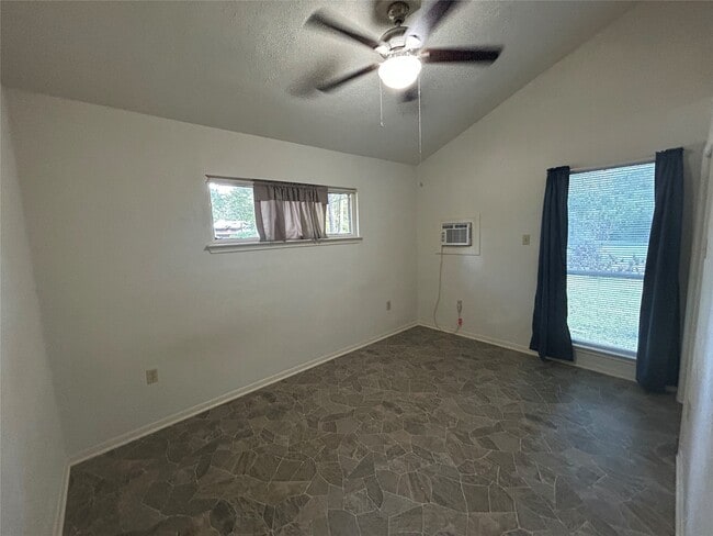 Building Photo - 2561 Pioneer Ln