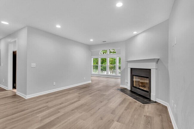 Building Photo - 1006 Canyon Point Cir