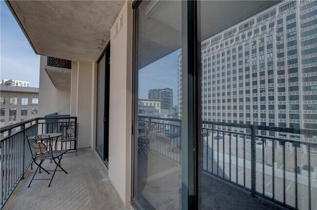 Building Photo - 3040 Peachtree Rd