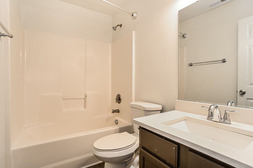 Building Photo - 1315 Ben Livingston Rd