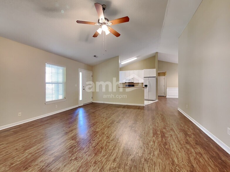 Building Photo - 132 Jupiter Ln