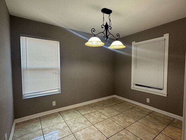 Building Photo - Ready for move in
