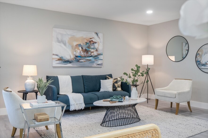 Comfortable living space - 1350-1400 NE 5th Ter