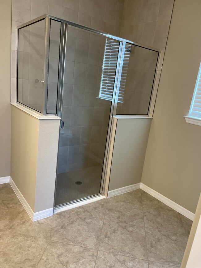 Master bath - 7781 SW 57th Pl