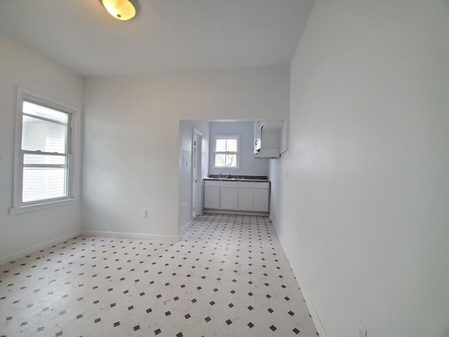 Building Photo - 407 S 8th St