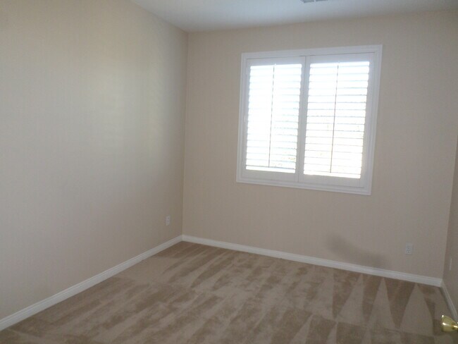 Building Photo - Gorgeous 4 bedroom 2.5 bath Temecula Home ...